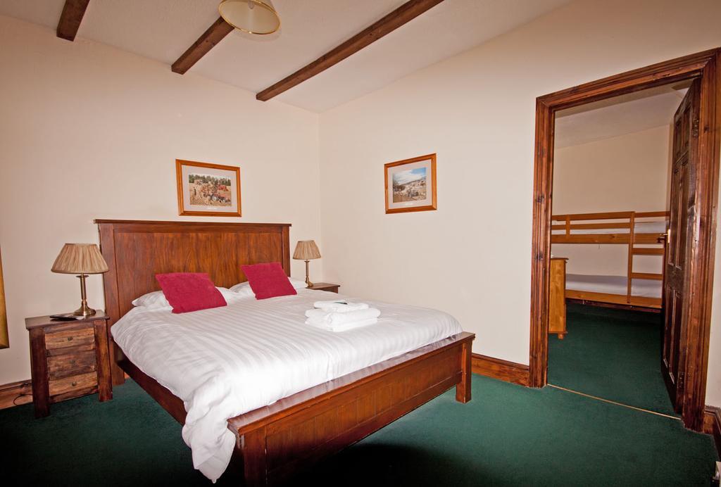 Menheniot The White Hart Hotel חדר תמונה